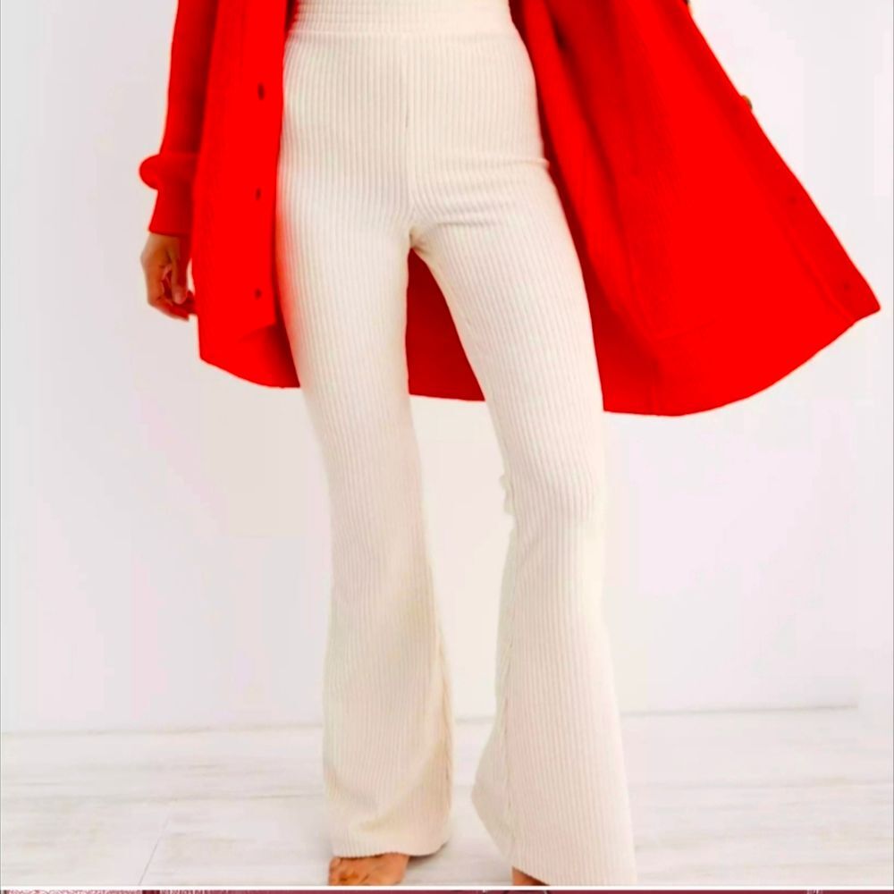 2/30 Aerie Groove-On High Waisted Flare Pant